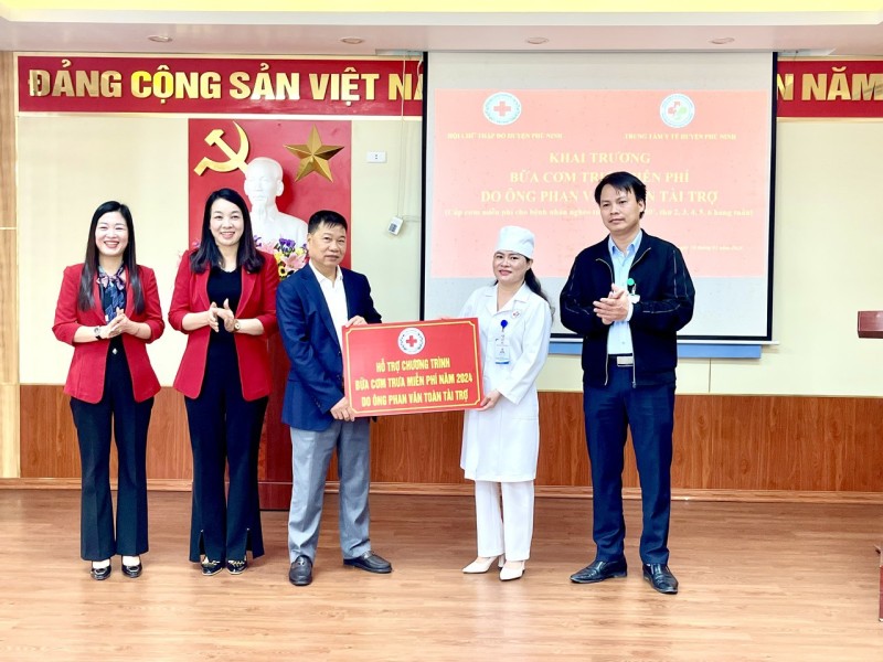 TTYT HUYỆN PHÙ NINH ĐÓN NHẬN HỖ TRỢ CHƯƠNG TRÌNH BỮA CƠM TRƯA MIỄN PHÍ NĂM 2024