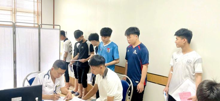 KHÁM SỨC KHỎE TUYỂN SINH QUÂN SỰ - TUYỂN CHỌN CÁC CÔNG DÂN ĐỦ TIÊU CHUẨN TRƯỚC KHI THI VÀO CÁC TRƯỜNG, HỌC VIỆN THUỘC LỰC LƯỢNG VŨ TRANG