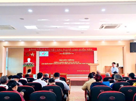 TỔ CHỨC SINH HOẠT CÂU LẠC BỘ TĂNG HUYẾT ÁP: Gắn kết cộng đồng, nâng cao hiểu biết...