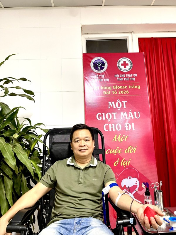 CHUNG DÒNG MÁU VIỆT - BLOUSE TRẮNG PHÙ NINH SẺ CHIA SỰ SỐNG