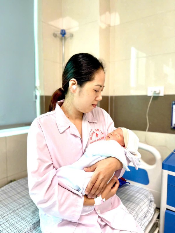 NIỀM VUI "MẸ TRÒN CON VUÔNG" TỪ CA PHẪU THUẬT SẢN KHOA PHỨC TẠP