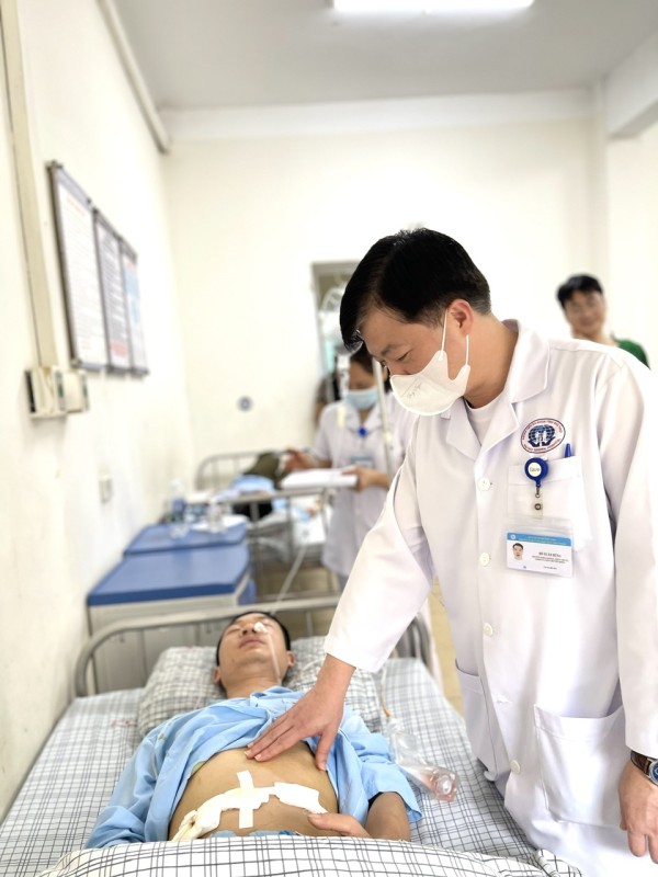 PHẪU THUẬT CẤP CỨU TRONG ĐÊM – KỊP THỜI CỨU NGƯỜI BỆNH THỦNG TẠNG RỖNG 