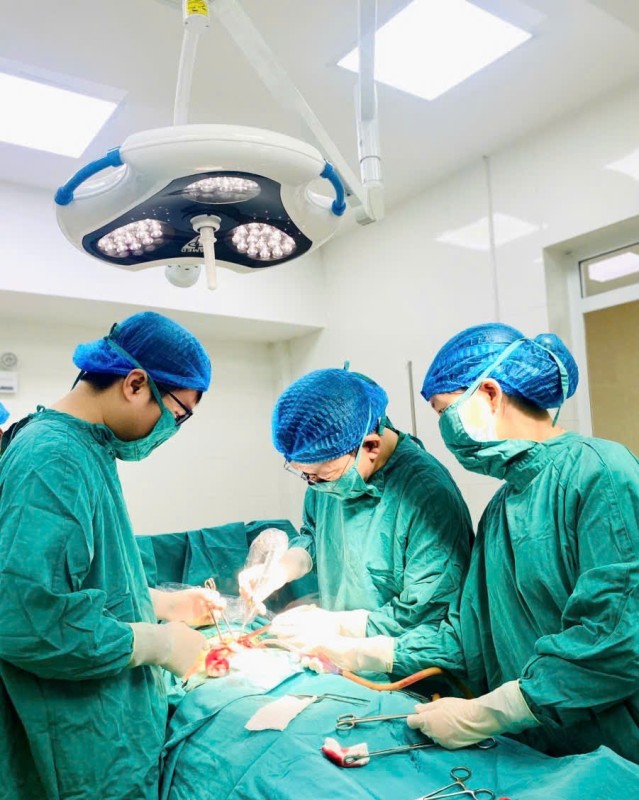 CẤP CỨU THÀNH CÔNG NGƯỜI BỆNH BĂNG HUYẾT DO CHỬA TẠI SẸO MỔ CŨ